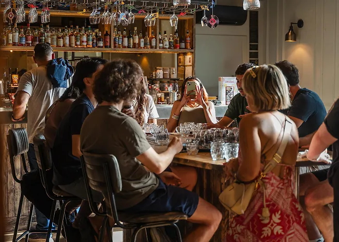 Code - The Court, EdinburghHostal